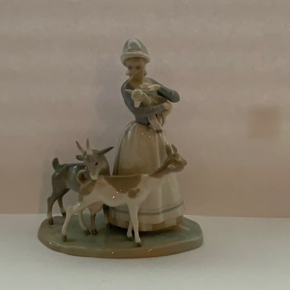 Lladro #1001 Shepherdess With Goats- RARE